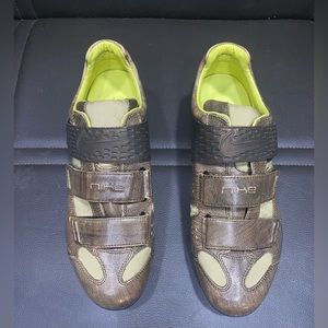 Nike Mens brown triple strap sneakers, size 10 1/2